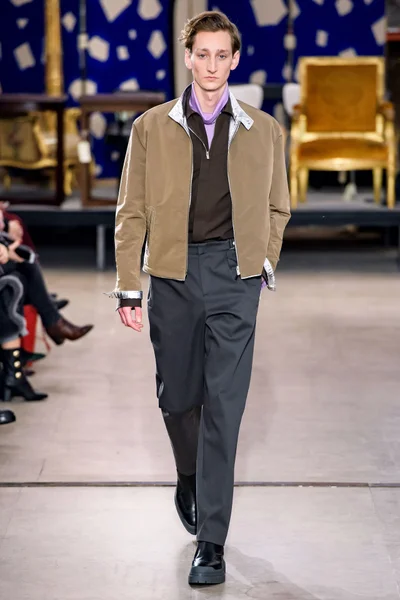 Look 17